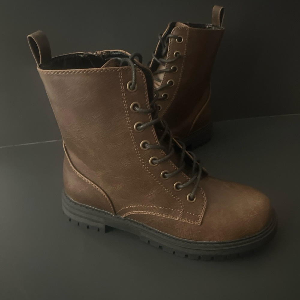 Women’s Size 7.5 Brown Lace-Up Combat Boots NEW
